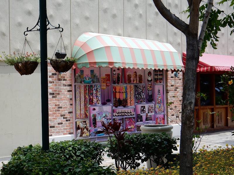 Queens' Marketplace